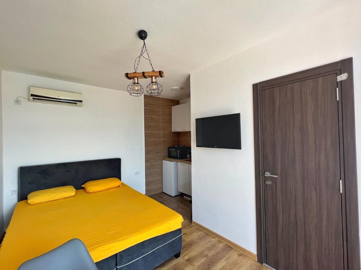 Jg Studio Apartment Vranjina Eksteriør billede